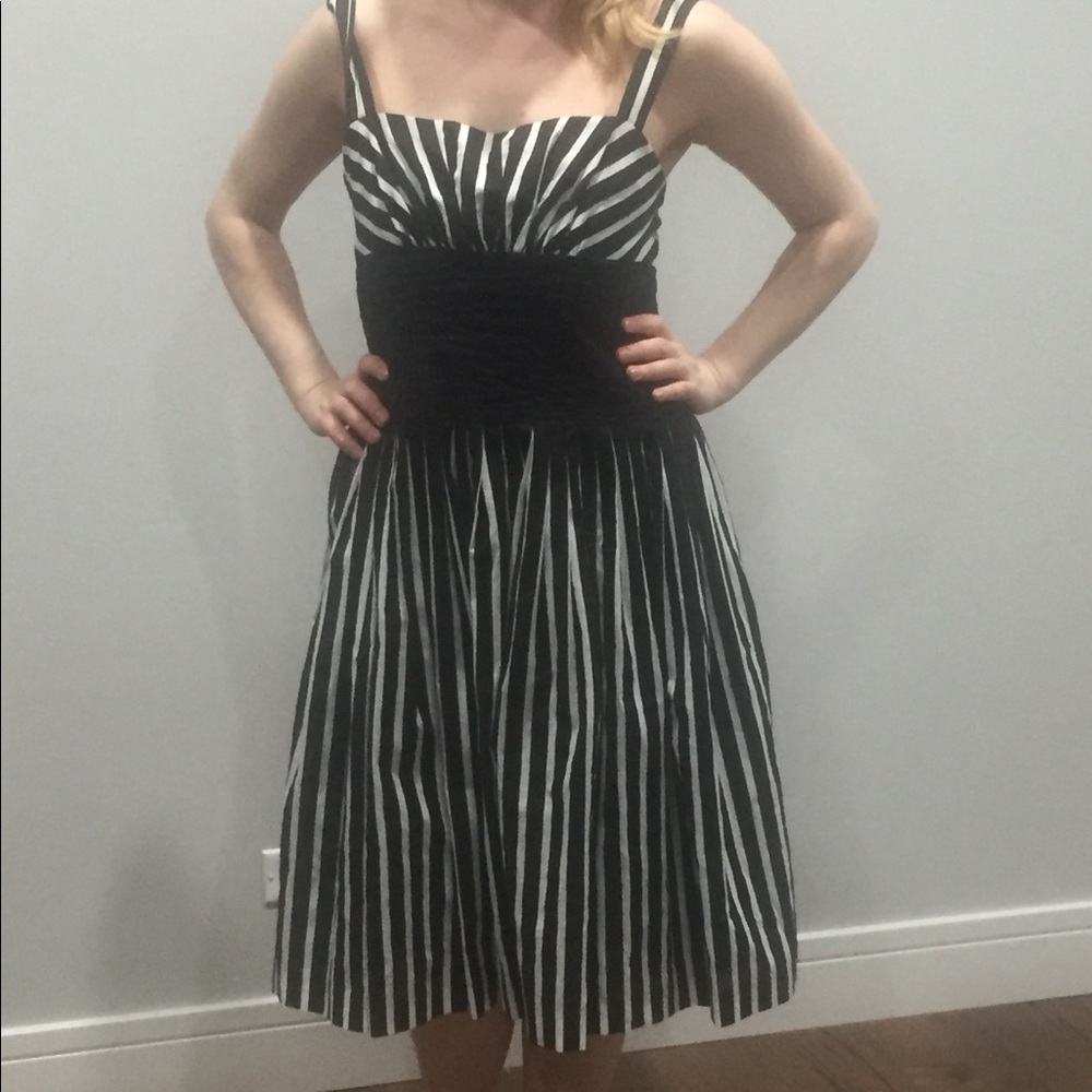 Size 10 black and white dress.